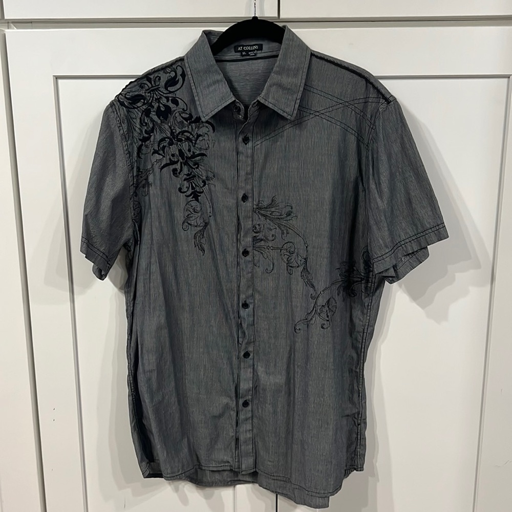 Men’s XL button down, short sleeve shirt, grey